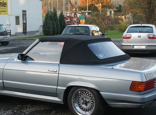 In-house developed soft top with ONE centered rear window for the SL W107