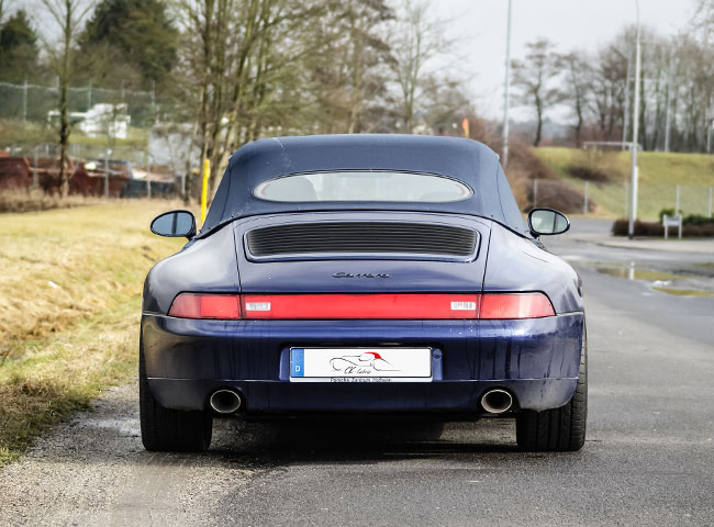 Rear view: CURRUS® SPEEDSTER-STYLE glass rear window of the Porsche 911 993 Cabriolet
